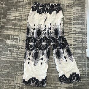 Wide leg pants with pockets